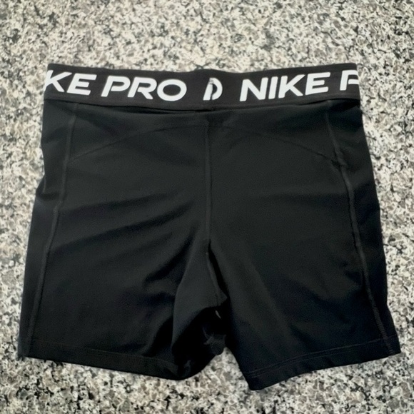 Nike Pro 365 Black Bike Shorts with Compression Fit - Picture 4 of 6